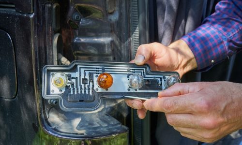 Duggys-Garage-Headlight-Car-Bulb-Replacement