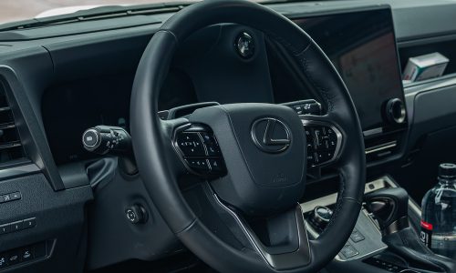 Duggy's Garage Lexus Interior